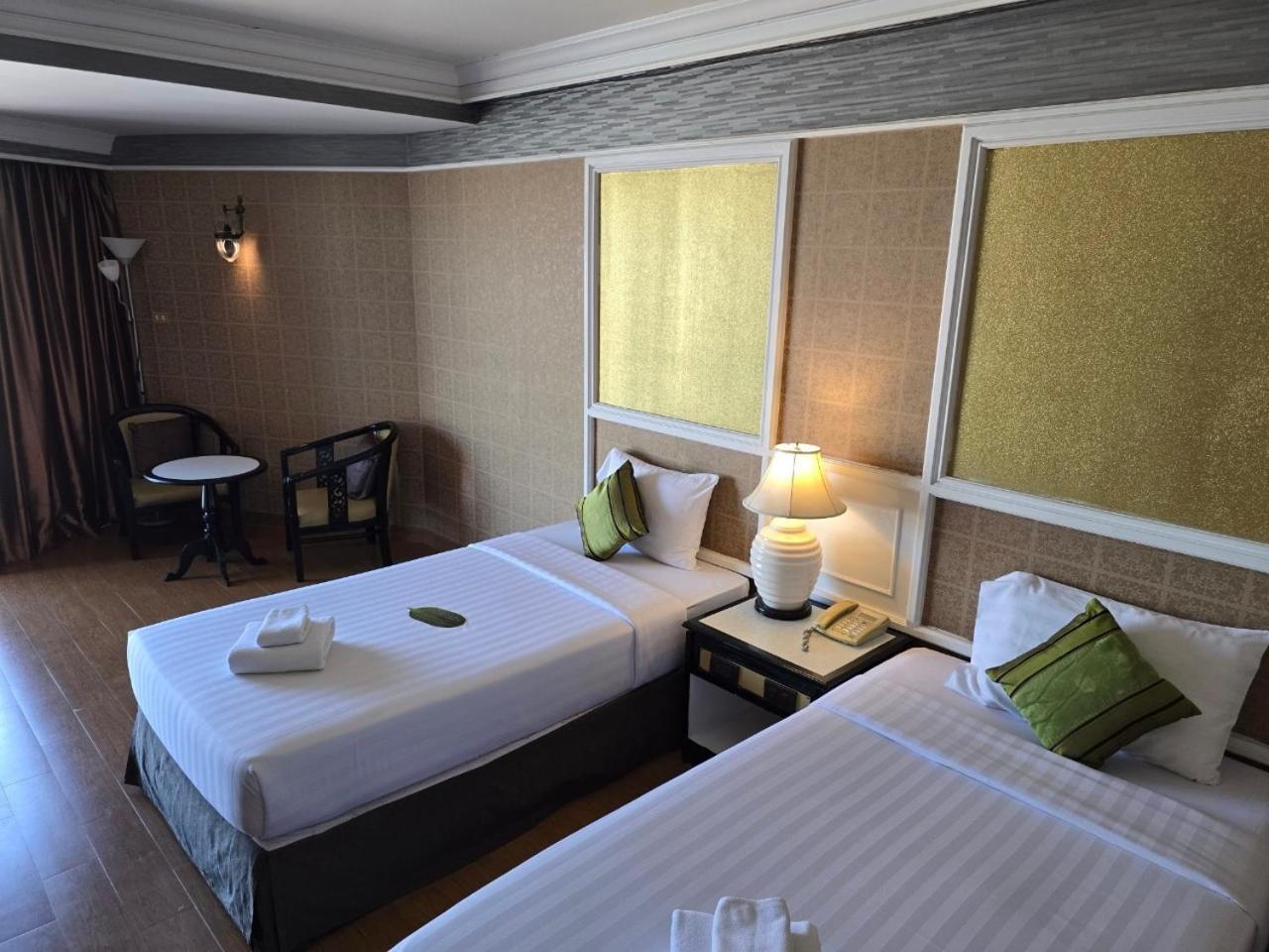 Hotel First Pacific Cirrus à Pattaya Extérieur photo