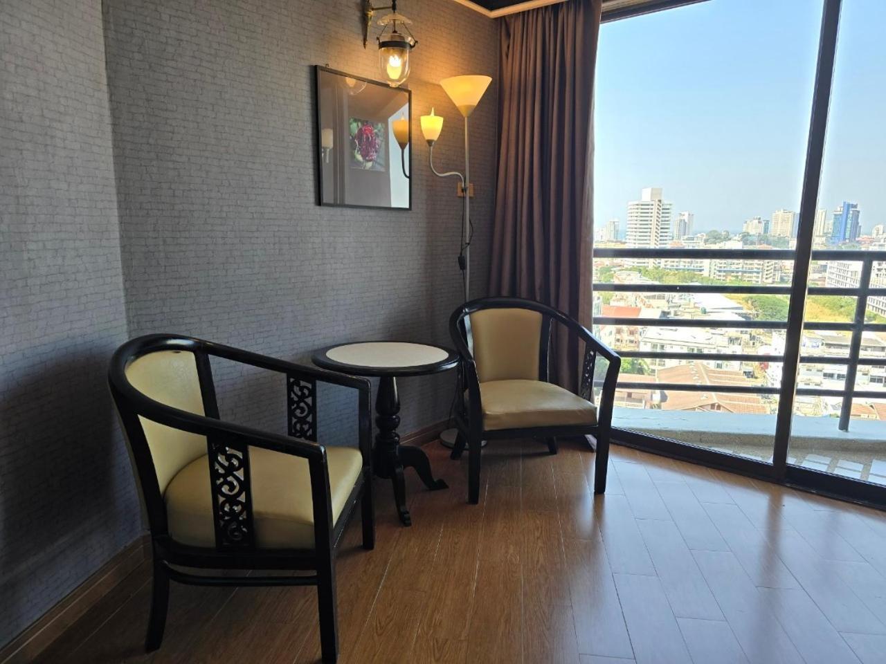 Hotel First Pacific Cirrus à Pattaya Extérieur photo