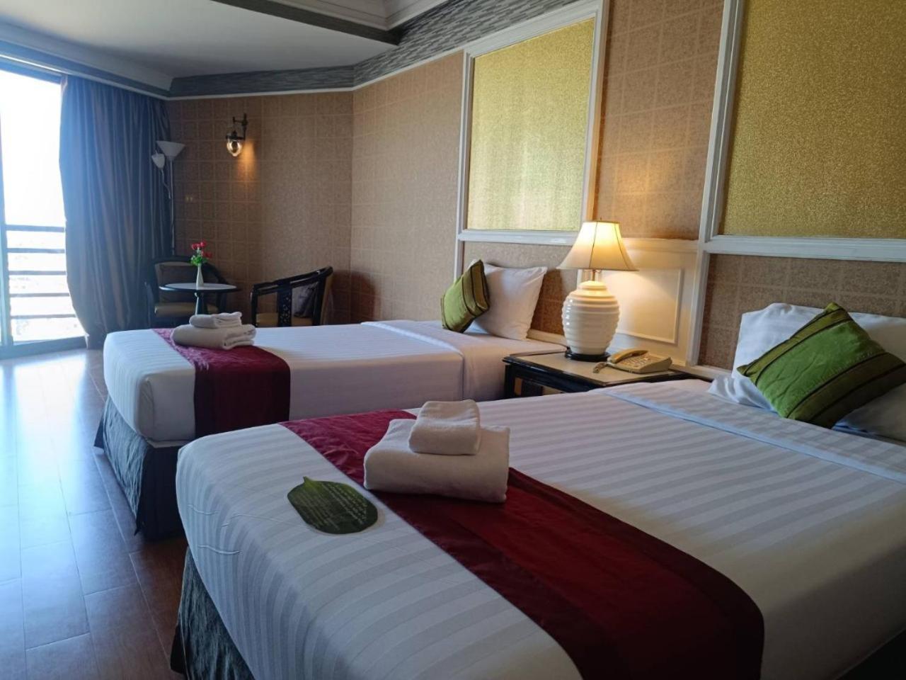 Hotel First Pacific Cirrus à Pattaya Extérieur photo