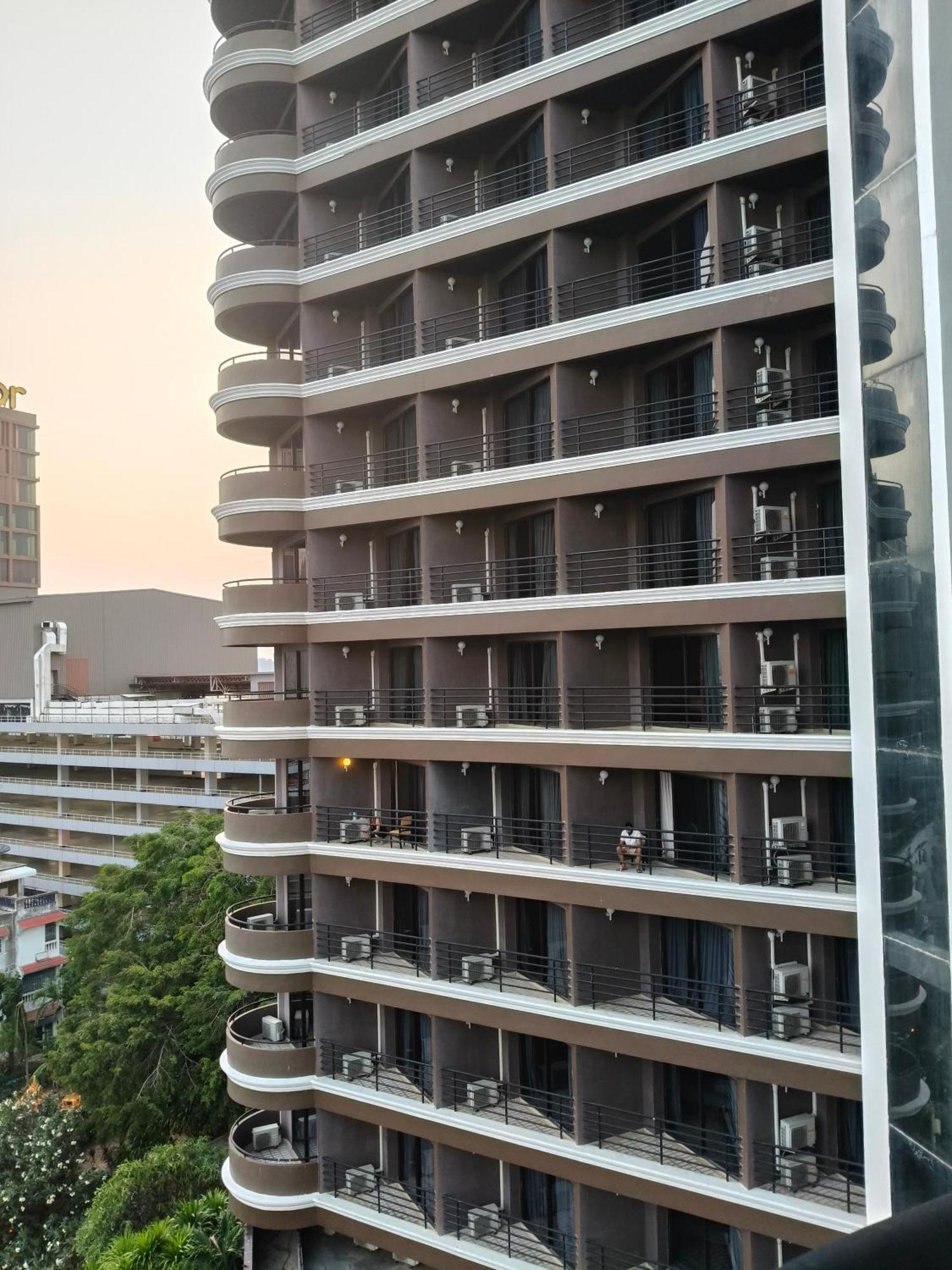 Hotel First Pacific Cirrus à Pattaya Extérieur photo