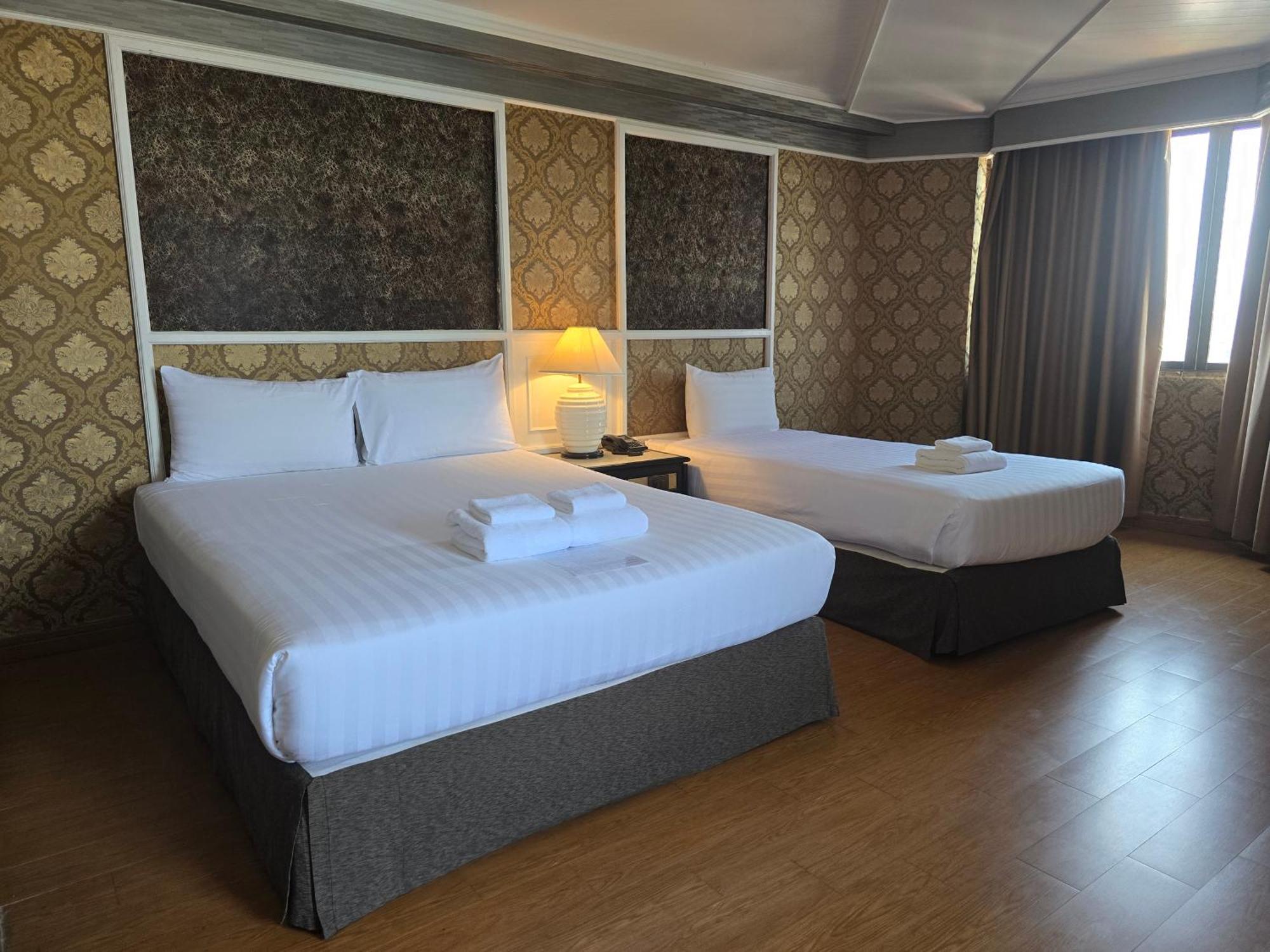 Hotel First Pacific Cirrus à Pattaya Extérieur photo