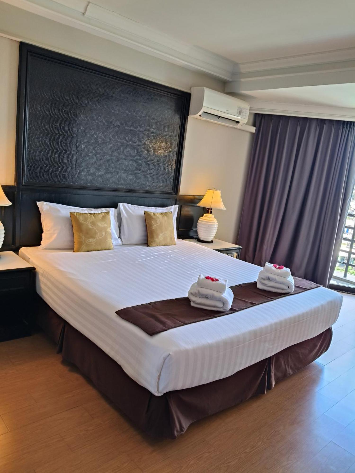 Hotel First Pacific Cirrus à Pattaya Extérieur photo