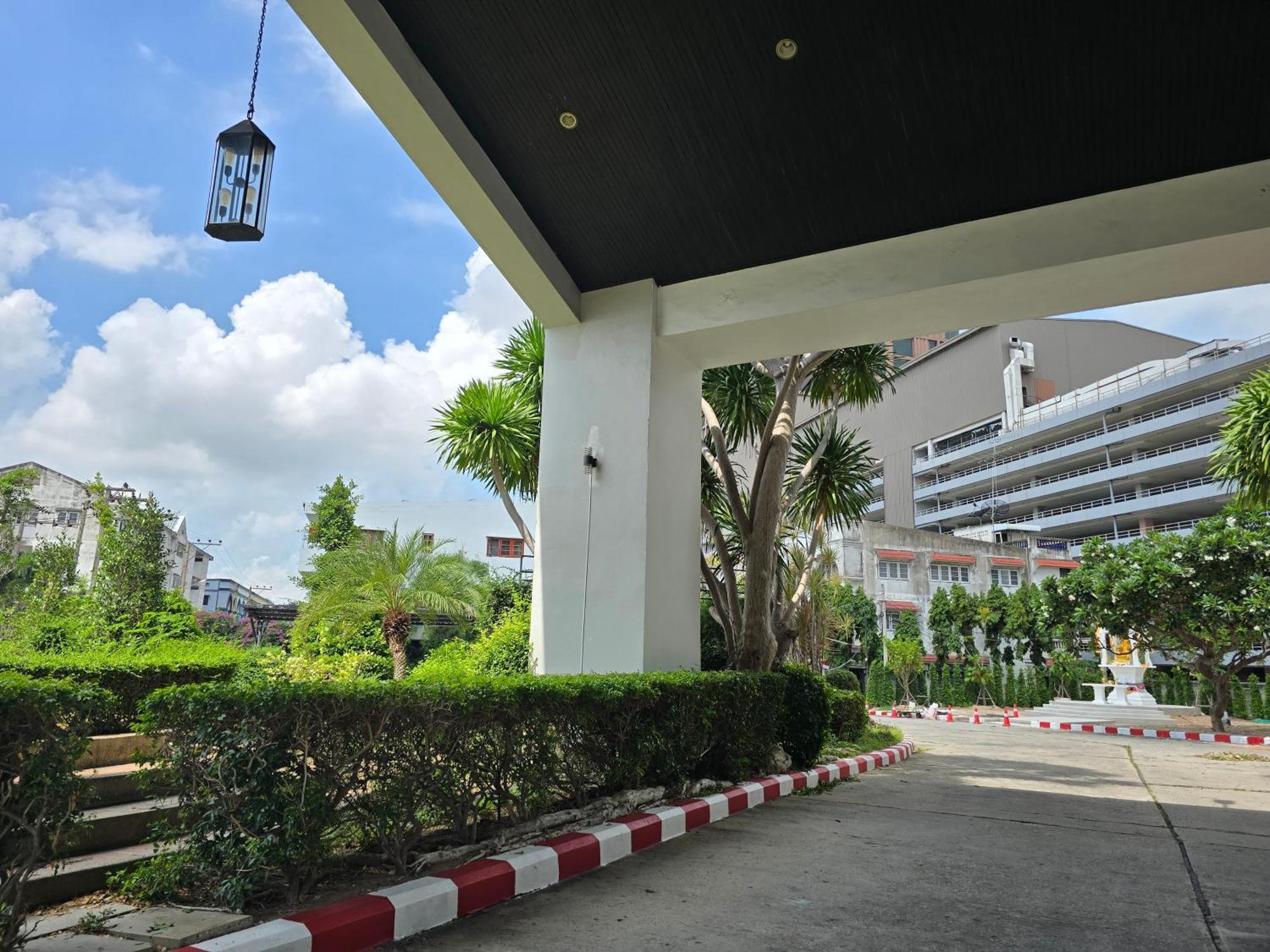 Hotel First Pacific Cirrus à Pattaya Extérieur photo