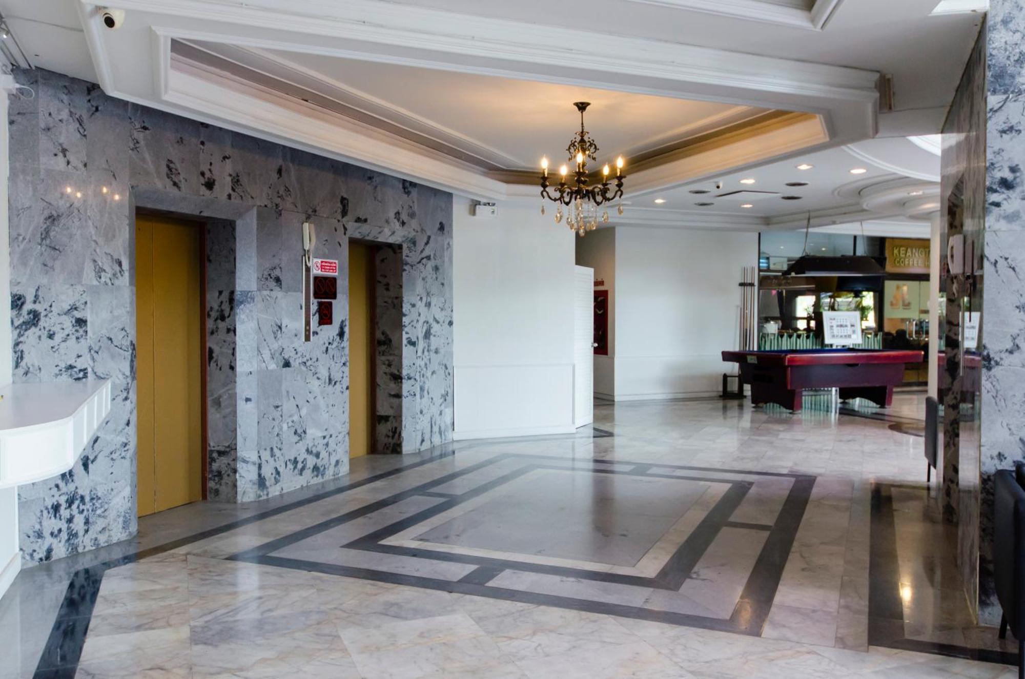 Hotel First Pacific Cirrus à Pattaya Extérieur photo