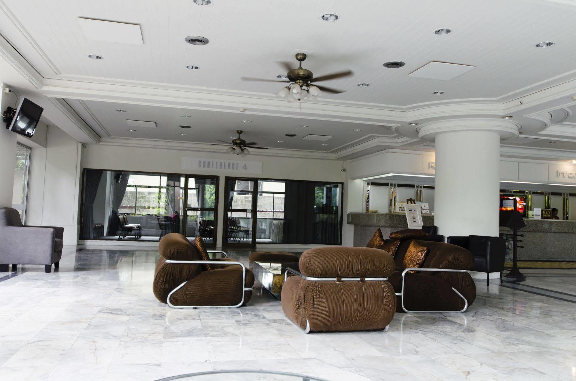 Hotel First Pacific Cirrus à Pattaya Extérieur photo
