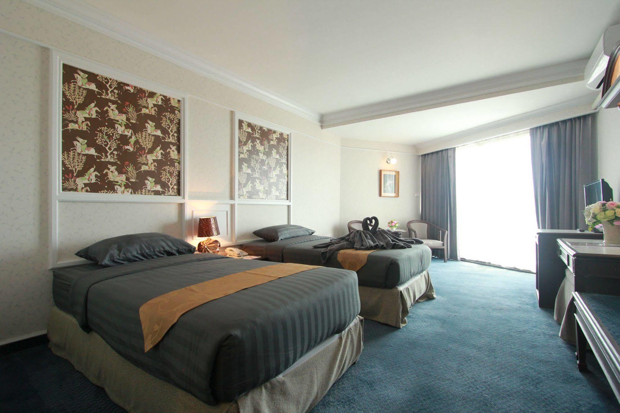 Hotel First Pacific Cirrus à Pattaya Extérieur photo
