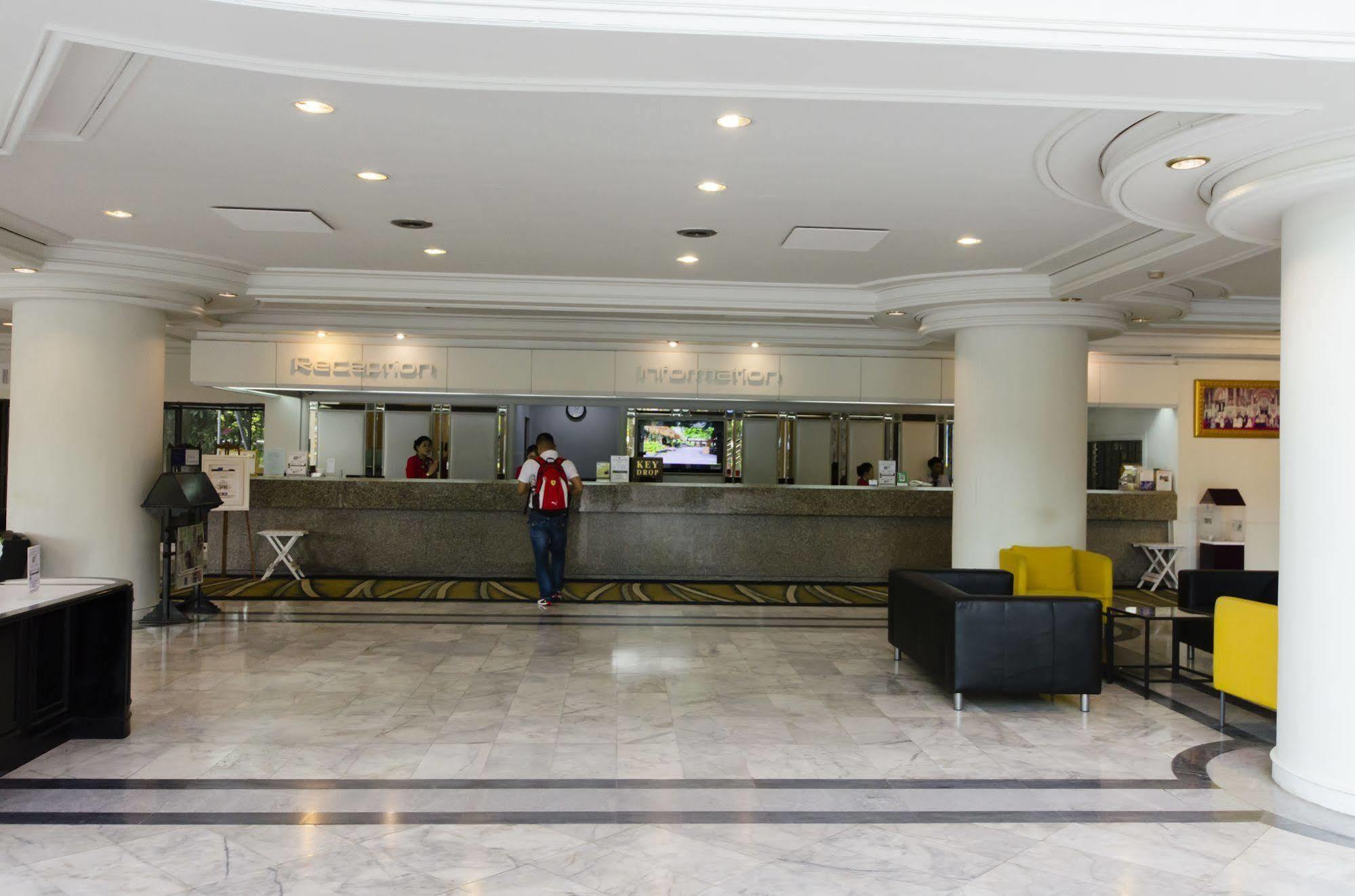 Hotel First Pacific Cirrus à Pattaya Extérieur photo